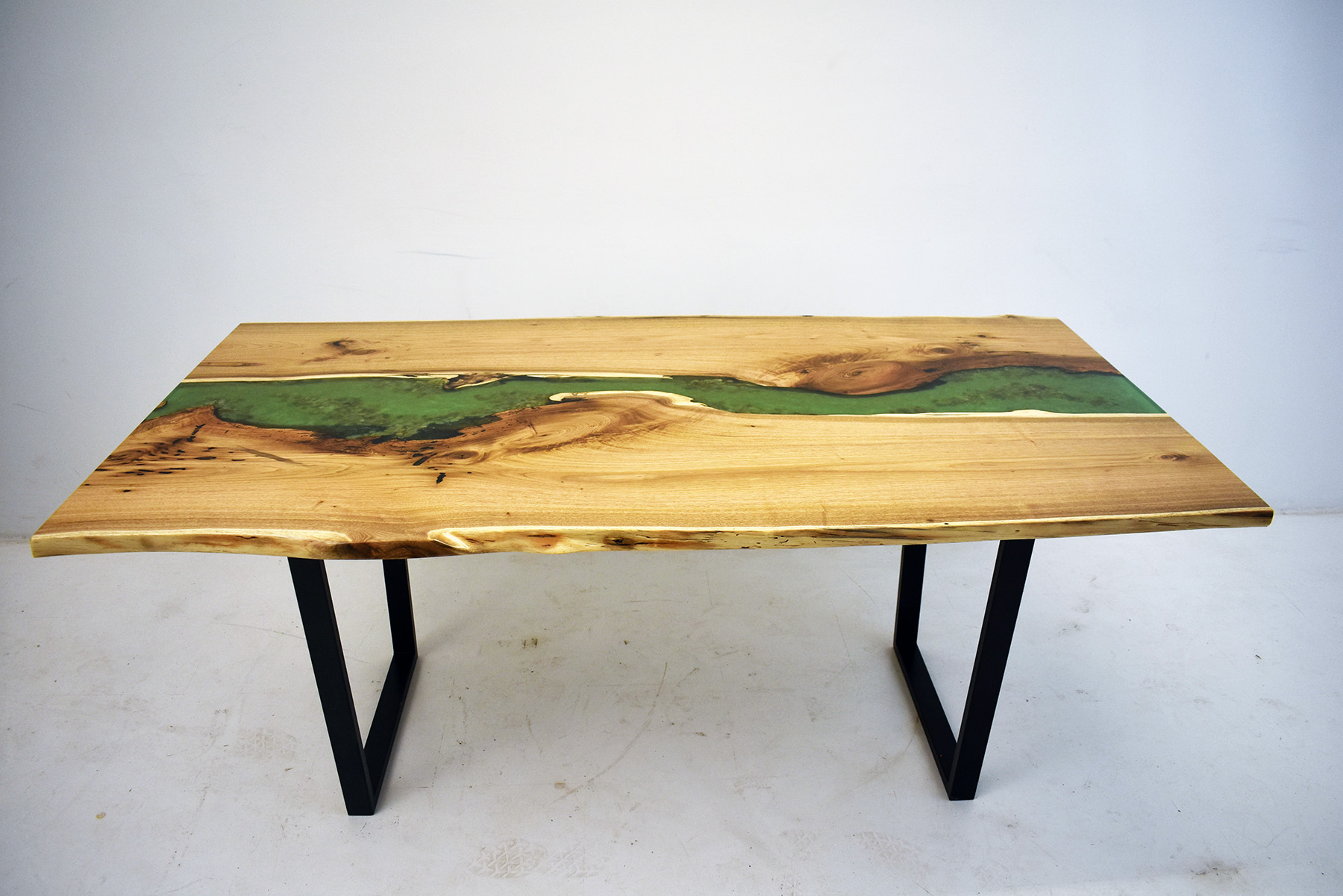 Green River Dining Room Table With Sand And Pebbles 4,500+