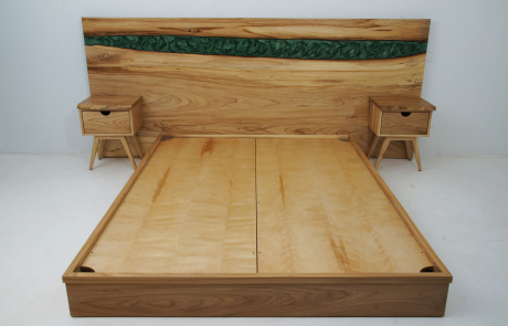 Elm River Platform Bed And Matching Nightstands